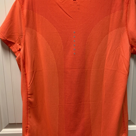 Nike running shirt - Picture 3 of 3